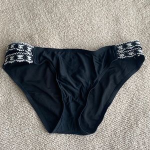 Target Kona Sol swim bottom, size L